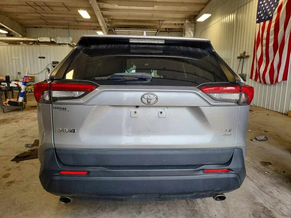 2019 TOYOTA RAV4 XLE  