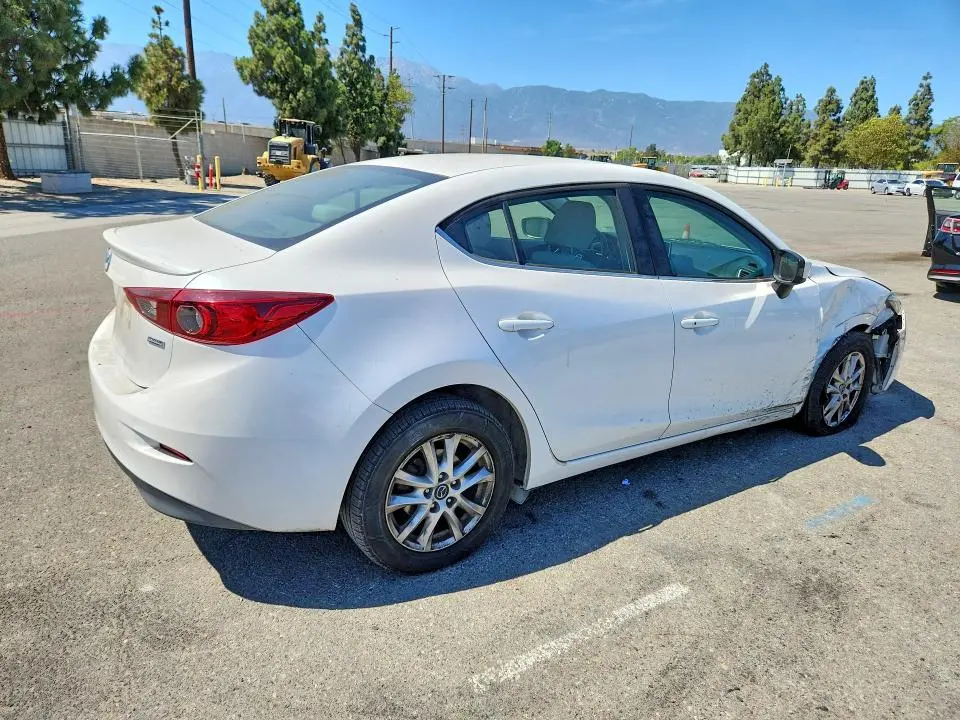 2015 MAZDA 3 TOURING  