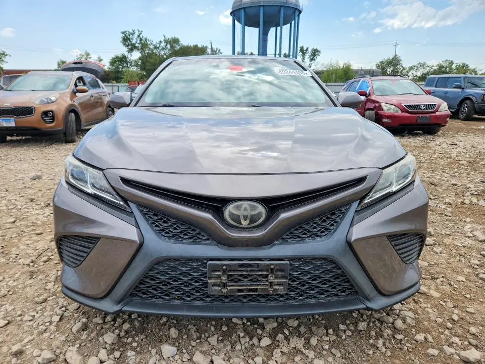 2018 TOYOTA CAMRY SE  