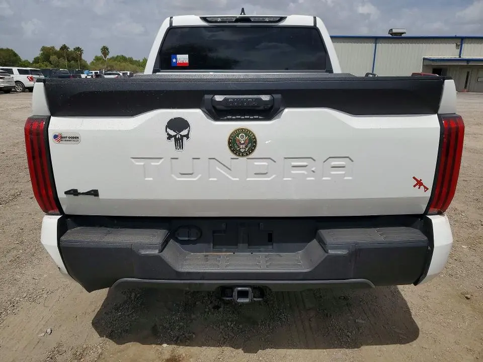2024 TOYOTA TUNDRA SR5  