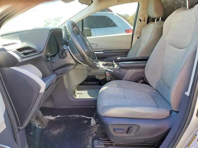2024 TOYOTA SIENNA LE  