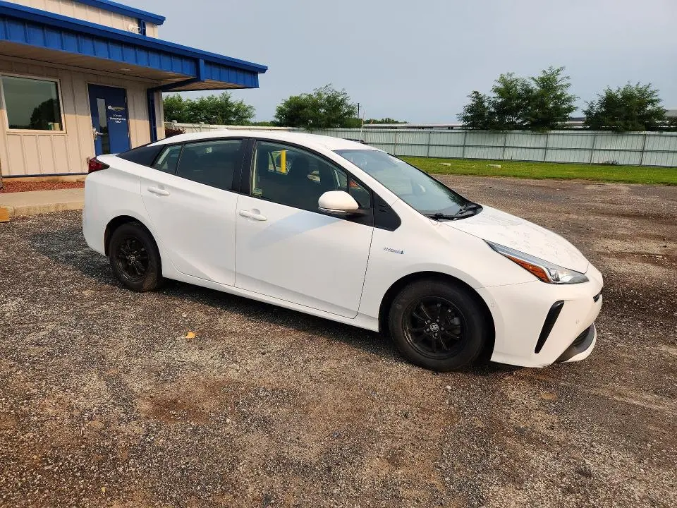 2021 TOYOTA PRIUS LE  