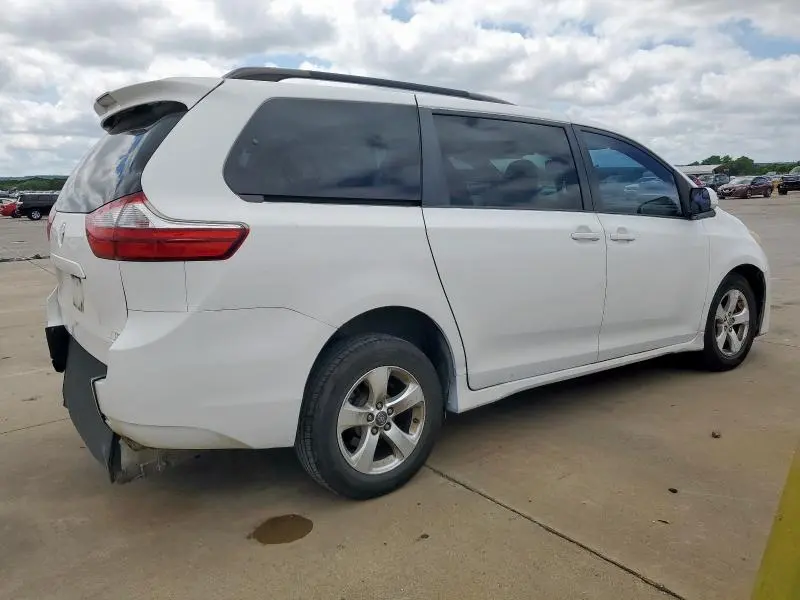 2018 TOYOTA SIENNA LE  
