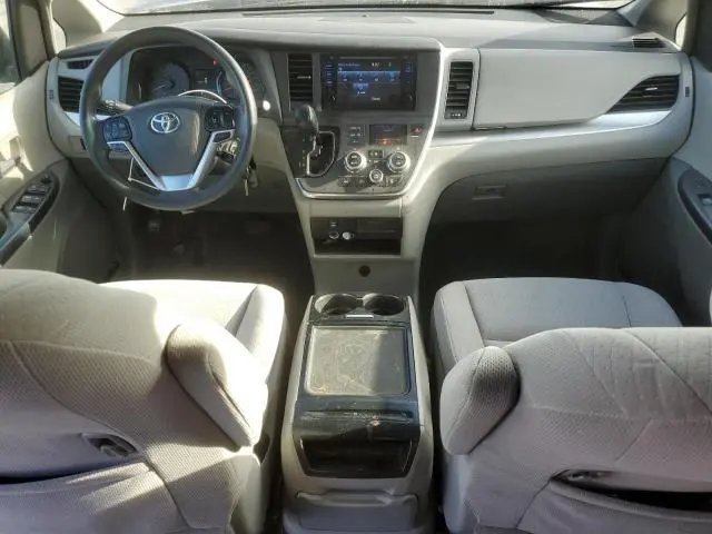 2017 TOYOTA SIENNA LE  