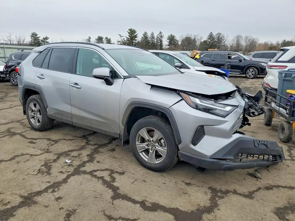 2025 TOYOTA RAV4 XLE  