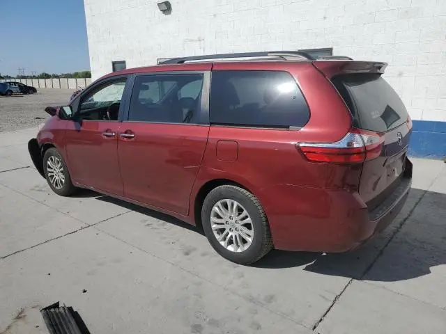 2017 TOYOTA SIENNA XLE  