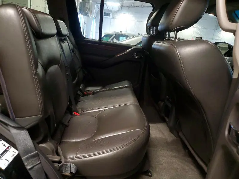 2011 NISSAN PATHFINDER S  