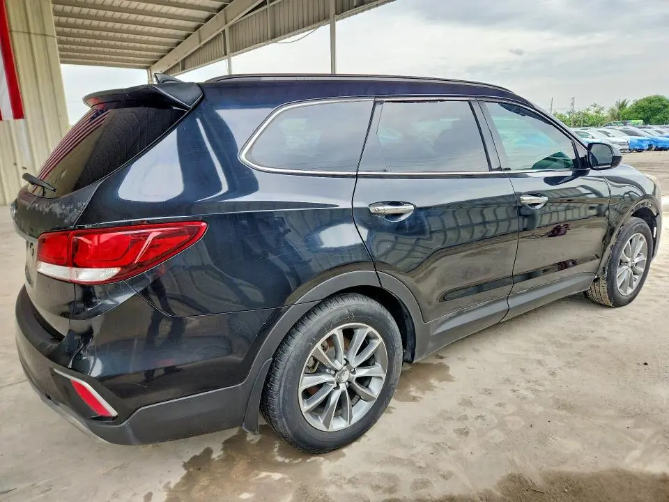 2018 HYUNDAI SANTA FE SE  