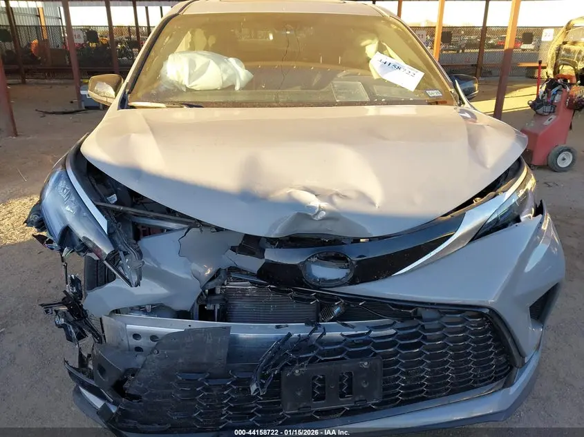 2024 TOYOTA SIENNA XSE