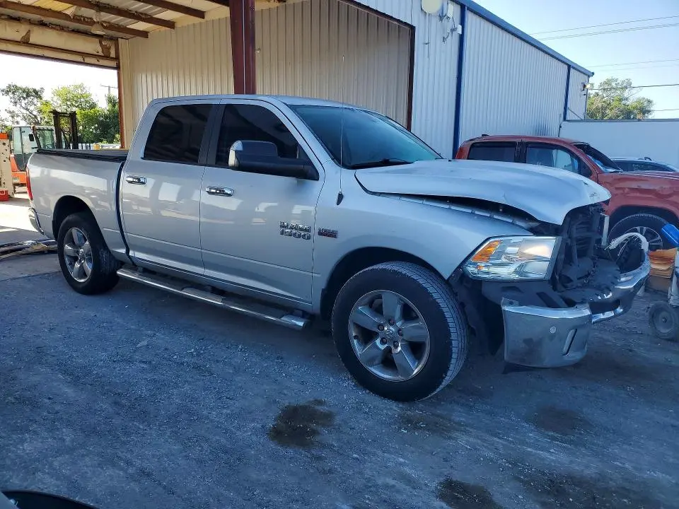 2016 RAM 1500 SLT  