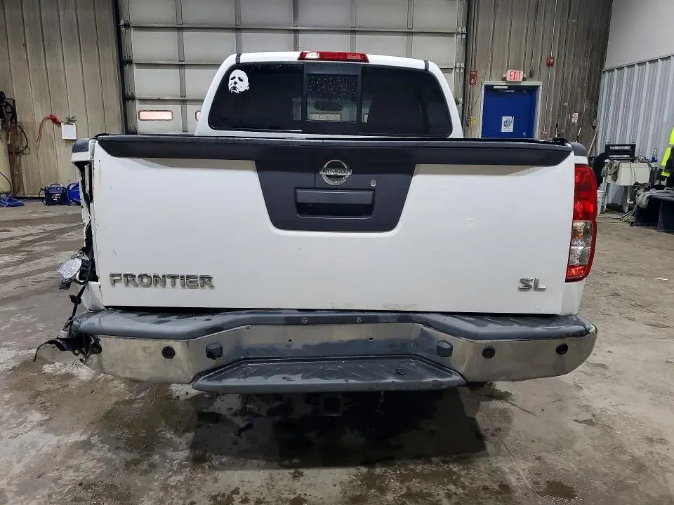 2016 NISSAN FRONTIER SL  