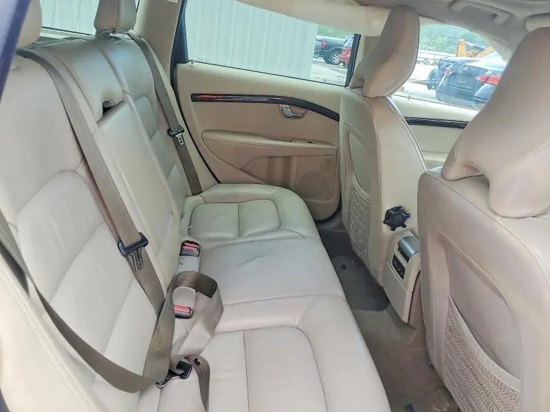 2013 VOLVO XC70 3.2  