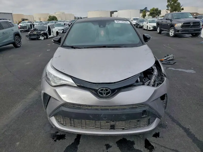 2020 TOYOTA C-HR XLE  