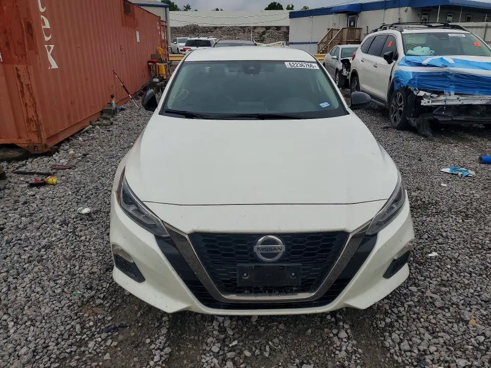2022 NISSAN ALTIMA SR  