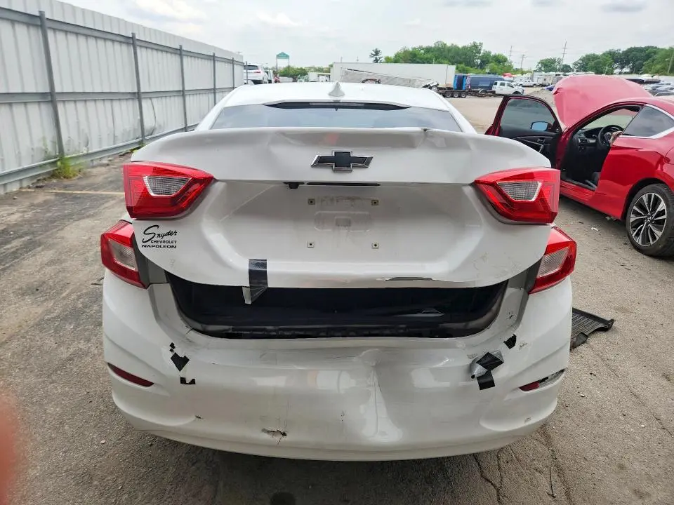 2017 CHEVROLET CRUZE LT  