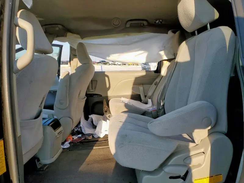 2014 TOYOTA SIENNA LE  