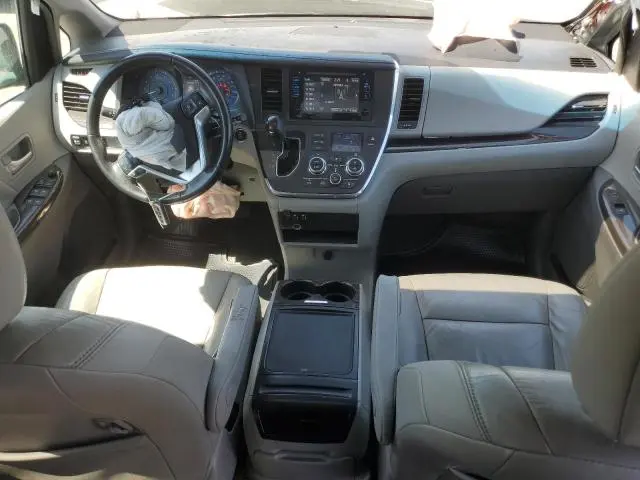 2016 TOYOTA SIENNA XLE  