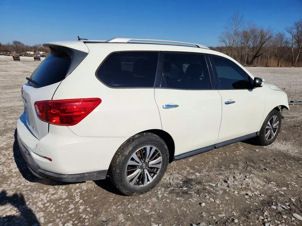 2017 NISSAN PATHFINDER SV  