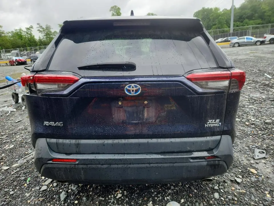 2022 TOYOTA RAV4 XLE  