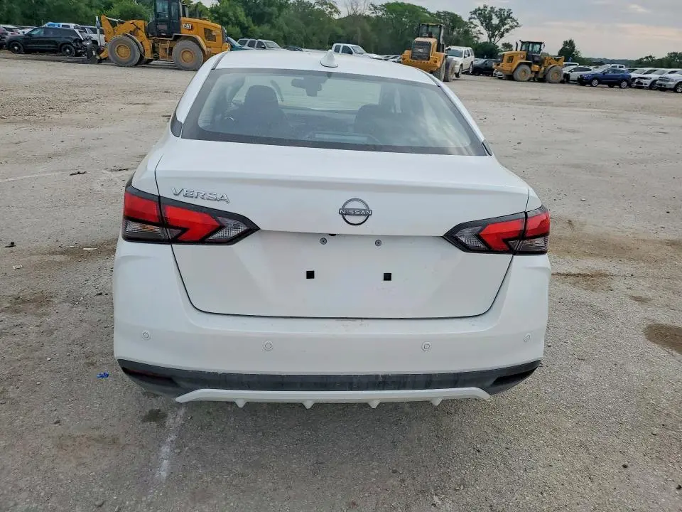 2025 NISSAN VERSA SV  