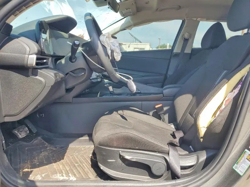 2025 HYUNDAI ELANTRA SEL  