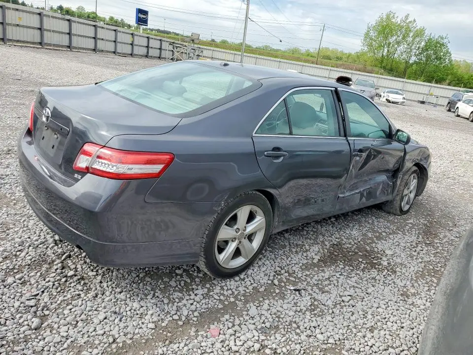 2011 TOYOTA CAMRY SE  