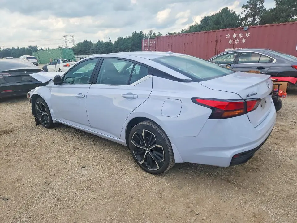 2024 NISSAN ALTIMA SR  