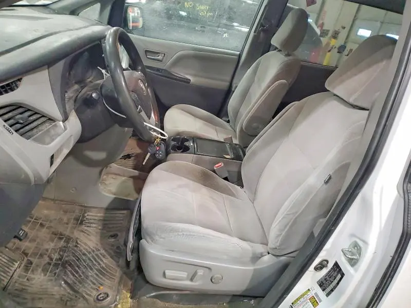 2015 TOYOTA SIENNA LE  