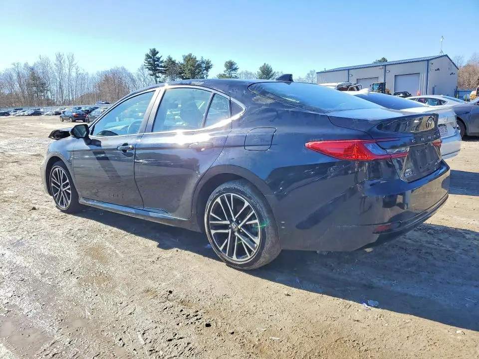 2025 TOYOTA CAMRY XLE  