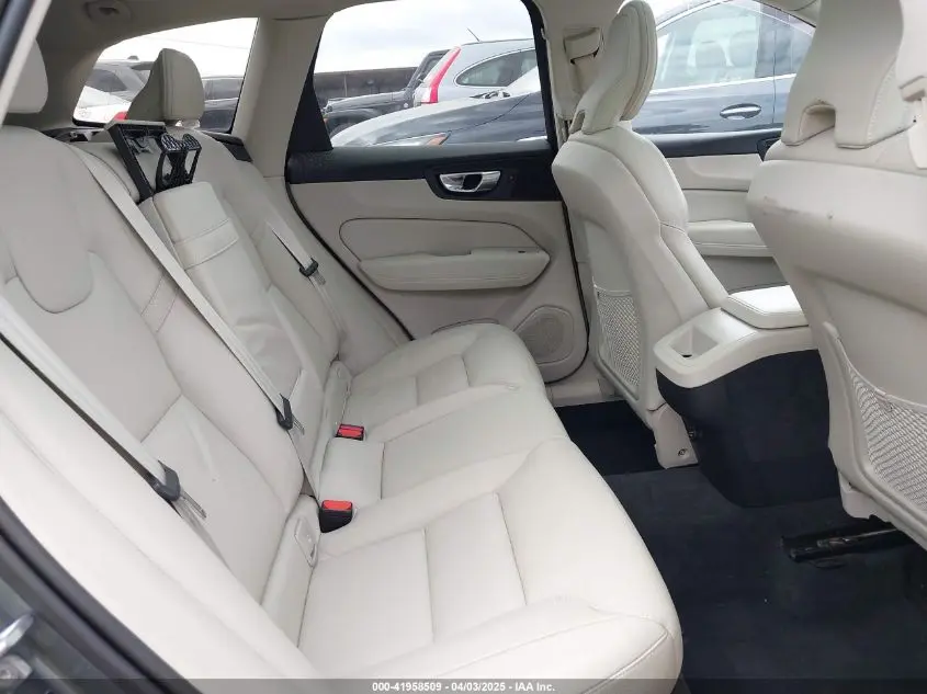 2020 VOLVO XC60 T5 MOMENTUM