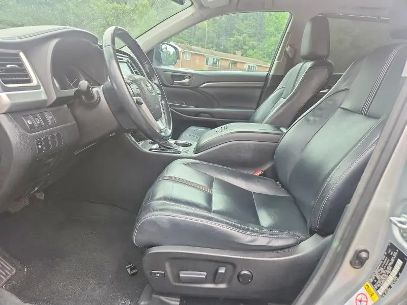 2017 TOYOTA HIGHLANDER SE  