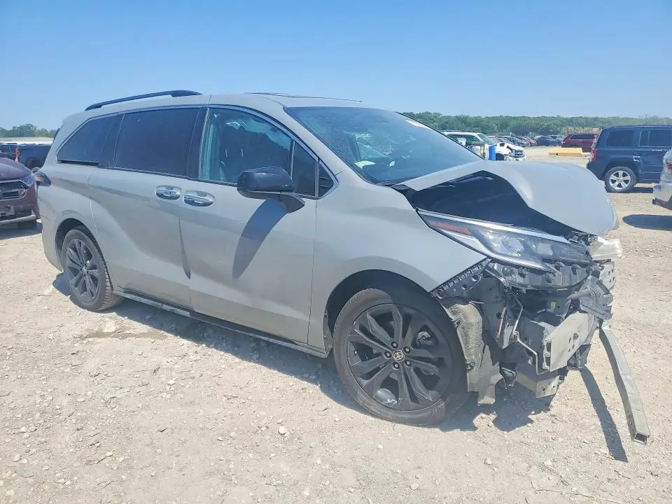 2024 TOYOTA SIENNA XSE  