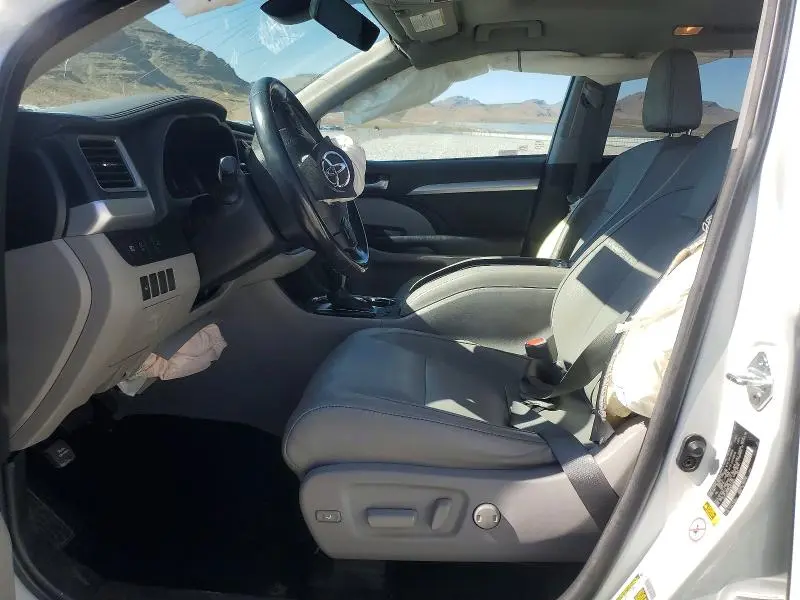 2017 TOYOTA HIGHLANDER XLE  