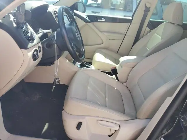 2011 VOLKSWAGEN TIGUAN S  