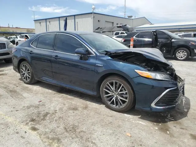 2021 TOYOTA CAMRY XLE  