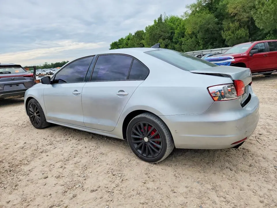 2011 VOLKSWAGEN JETTA SE  