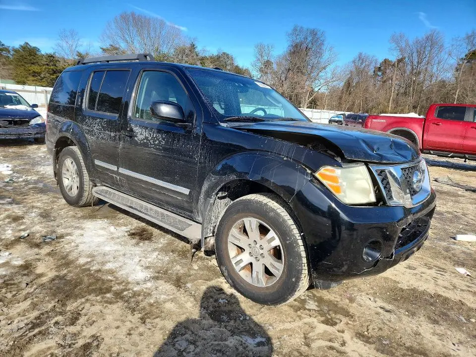 2011 NISSAN PATHFINDER S  