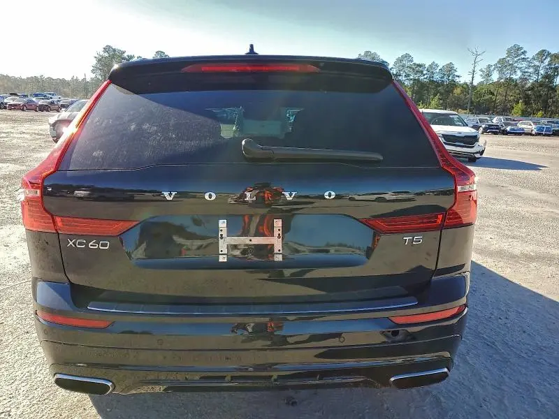 2021 VOLVO XC60 T5 R-DESIGN  