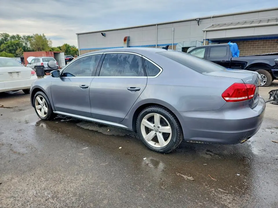 2013 VOLKSWAGEN PASSAT SE  