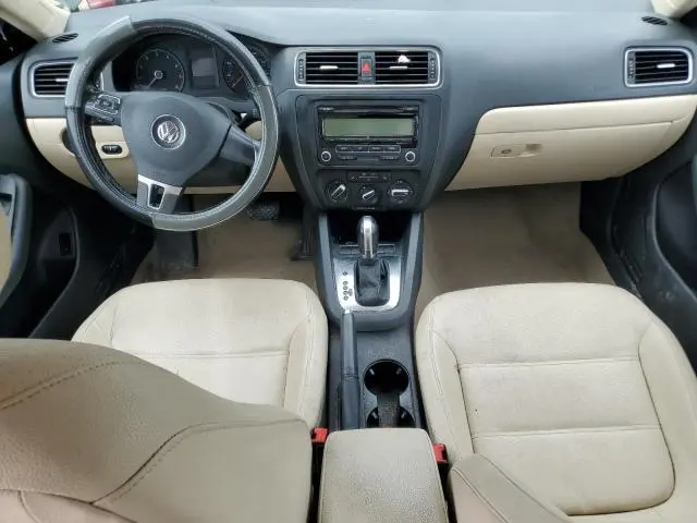 2011 VOLKSWAGEN JETTA SE  