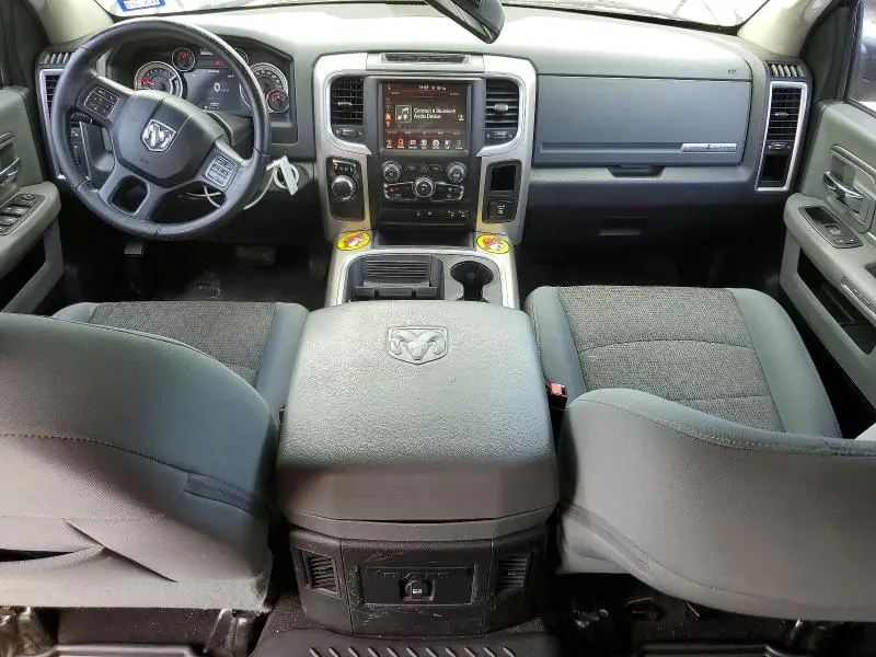 2016 RAM 1500 SLT  