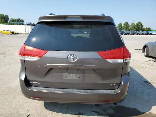 2014 TOYOTA SIENNA XLE  