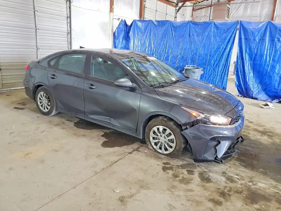 2023 KIA FORTE LX  