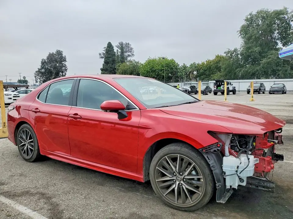2024 TOYOTA CAMRY SE  