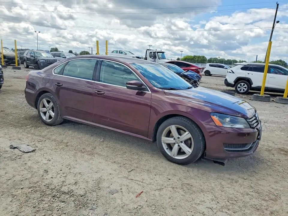 2013 VOLKSWAGEN PASSAT SE  