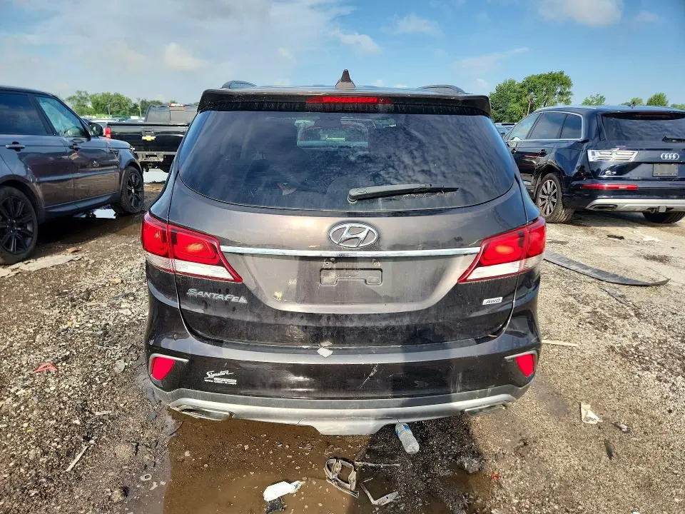 2018 HYUNDAI SANTA FE SE  