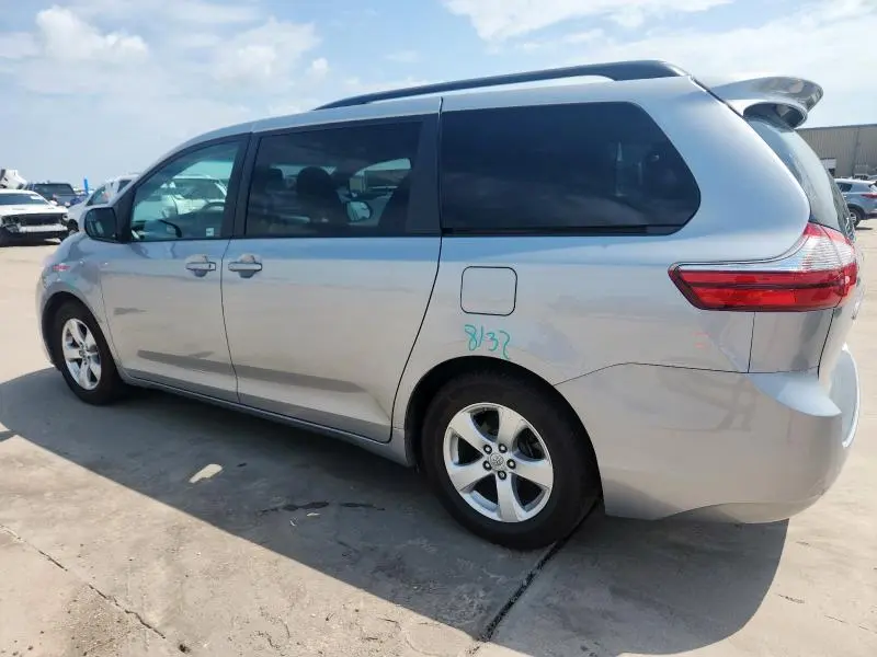 2016 TOYOTA SIENNA LE  