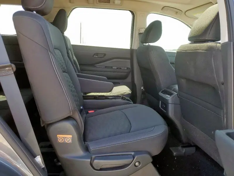 2024 NISSAN PATHFINDER SV  