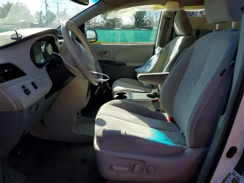 2014 TOYOTA SIENNA LE  