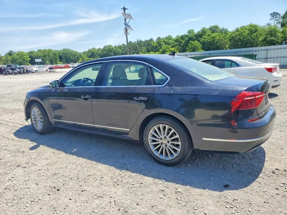 2017 VOLKSWAGEN PASSAT SE  